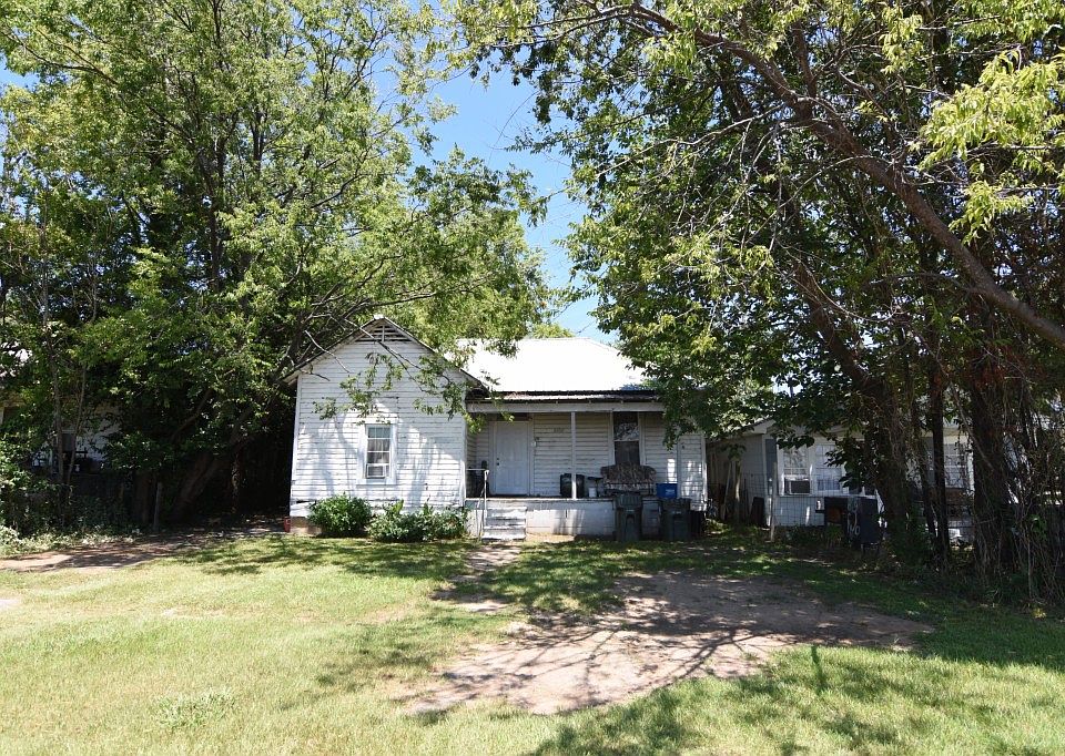 2nd image of 2404 27th St