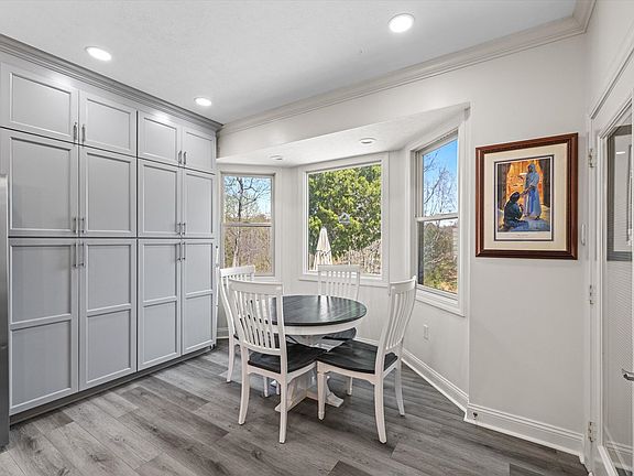 5th image of 330 Ravenwood Dr