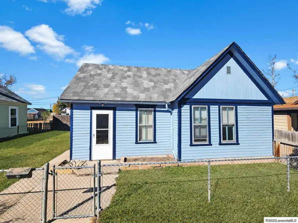 704 S Cedar St, Laramie, WY 82072