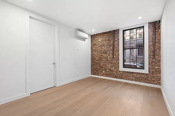 Rented by Camelot Realty Group | media 16