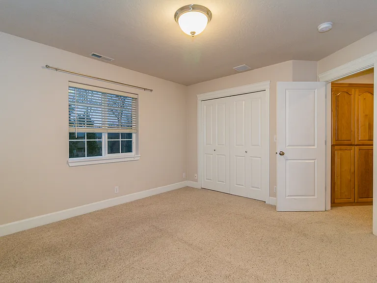 2743 Mallory Ln — Photo 10