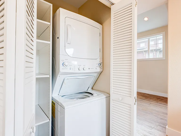 3180 N Fulton St — Photo 14