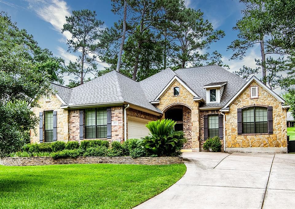 1st image of 215 Brookhollow Dr