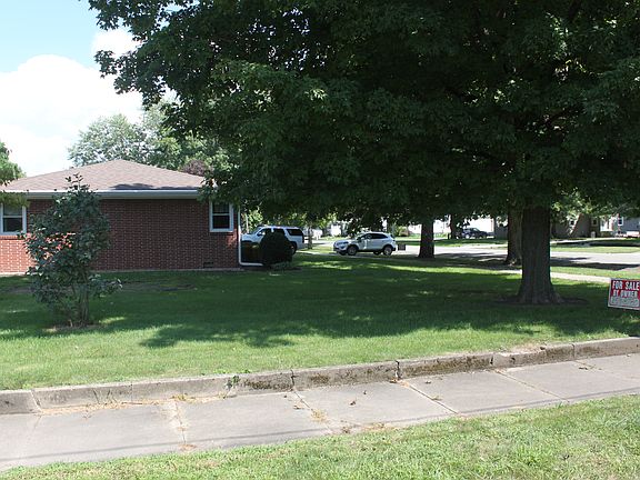 Large side yard