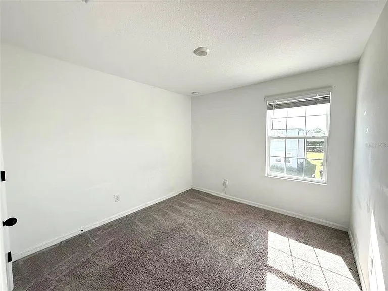 2077 Derwent Dr — Photo 8