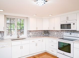 3 Hill St, North Reading, MA 01864