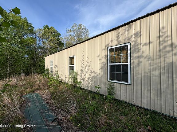 5th image of 1012 S Hardin St