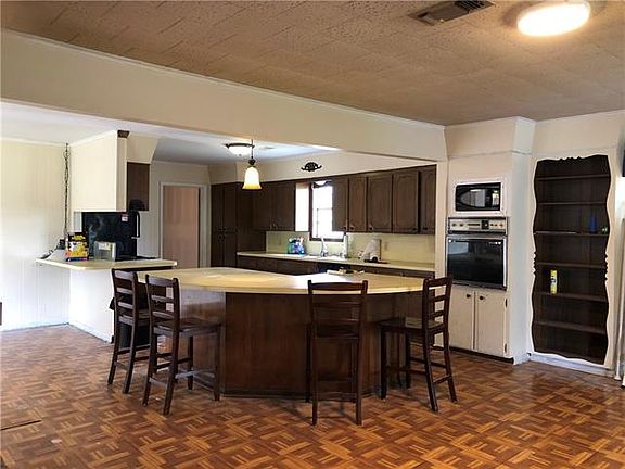 5th image of 483 Moss Bluff Dr