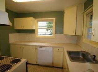 385 W Gloucester St, Gladstone, OR