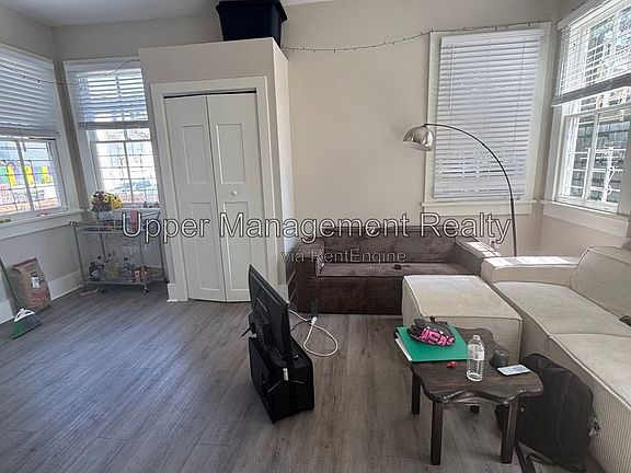 5th image of 7212 Oak St