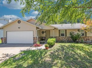 2216 Graystone Dr, Saint Charles, MO