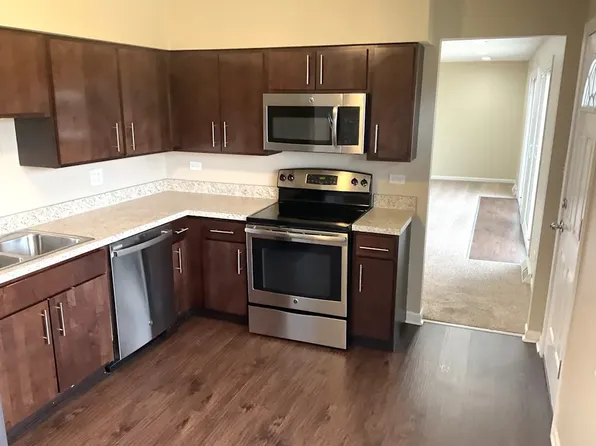 538 Germaine Ln, Elk Grove Village, IL 60007