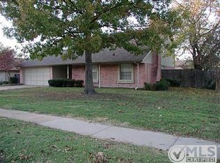 2 Merrie Cir, Richardson, TX 75081