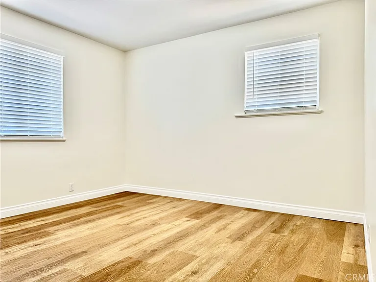 1906 W Kenoak Dr — Photo 15