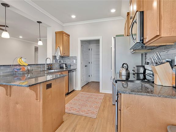 5th image of 335 Tyler Rd