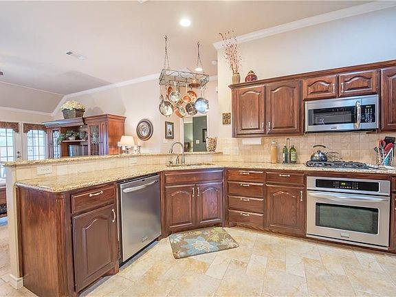 4th image of 7763 Sunnydale Ct