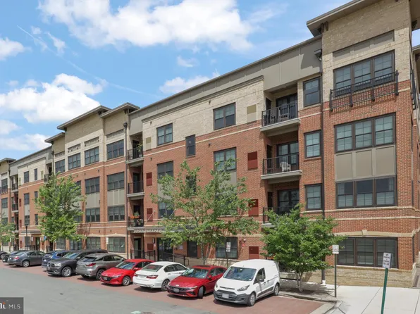 2903 Bleeker St #5-401, Fairfax, VA 22031