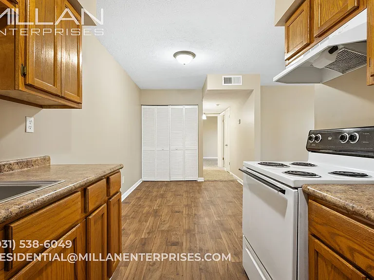 Valley View Apartments — Photo 15