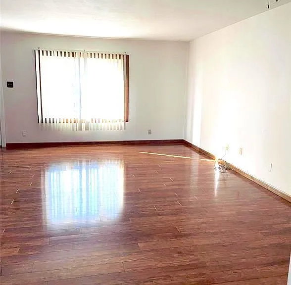 308 Amhurst Dr — Photo 5