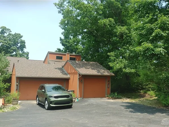 1061 Redbluff Dr, Dayton, OH 45449