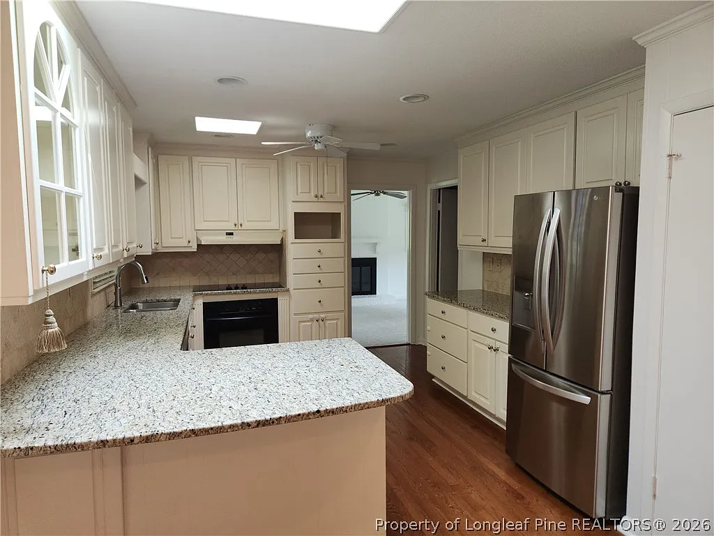 4 bed, 3.0 bath, 2626 sqft, $2,400 — Photo 4