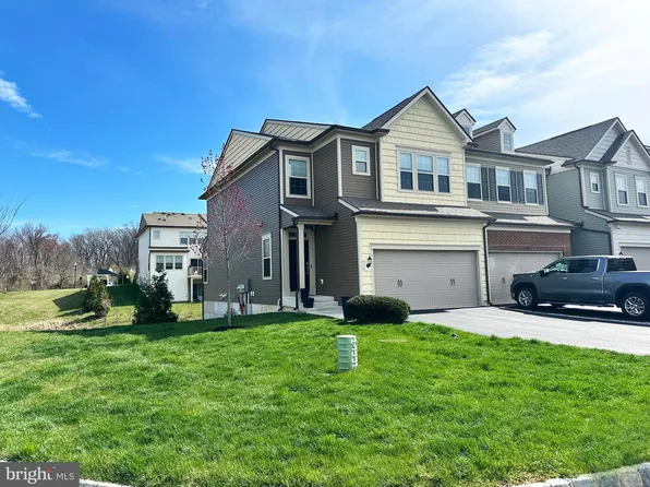 1 Nicklaus Dr, Downingtown, PA 19335