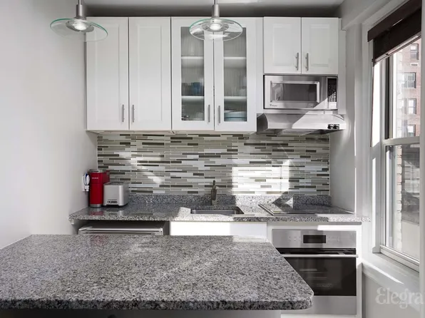 325 West 45th Street image 4 of 10