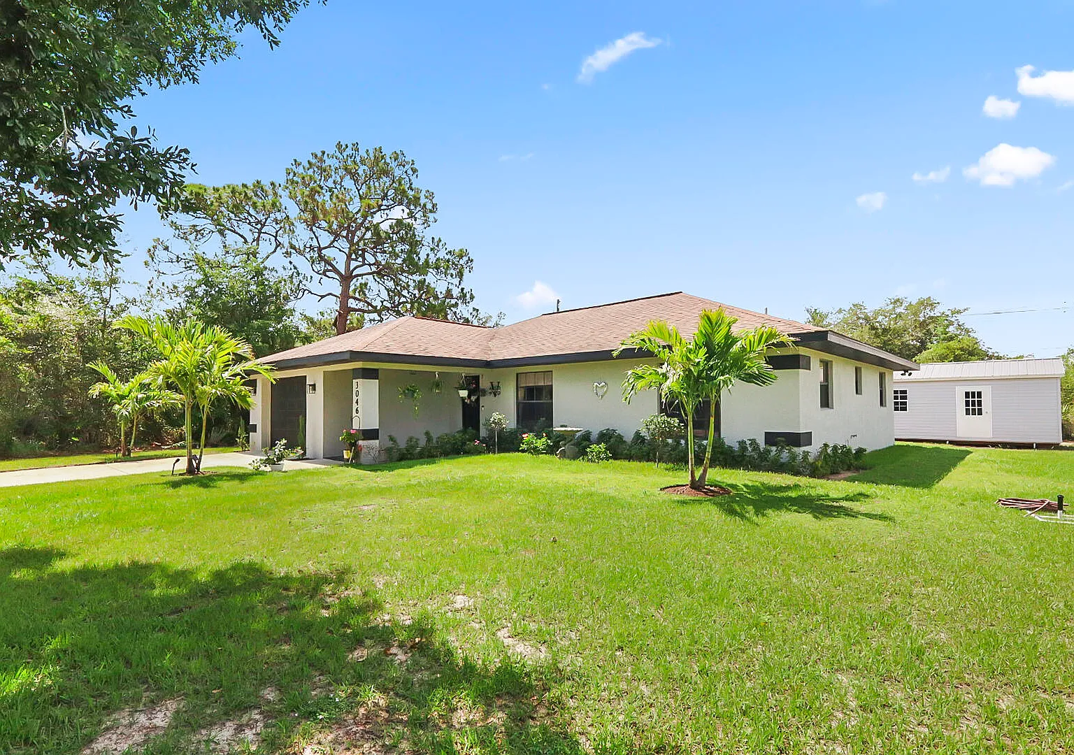 4 bed, 2.0 bath, 1726 sqft, $2,400 — Photo 2
