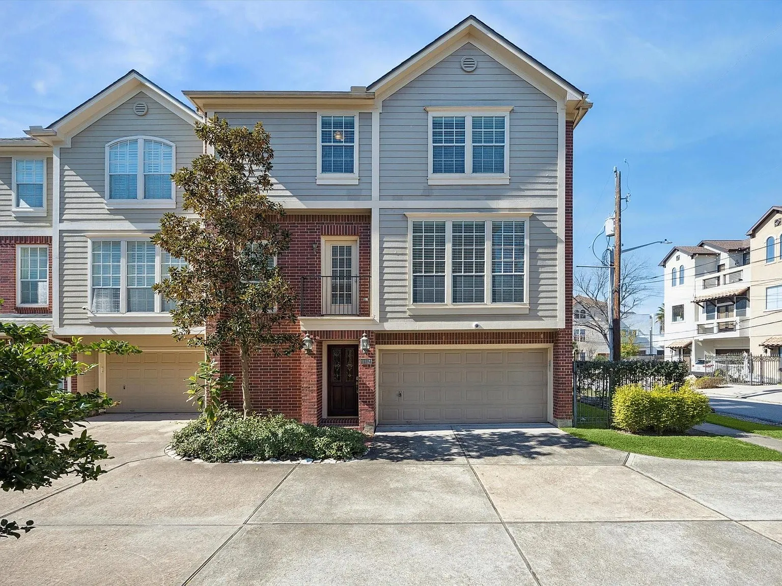 3 bed, 3.0 bath, 1994 sqft, $3,500 — Photo 1