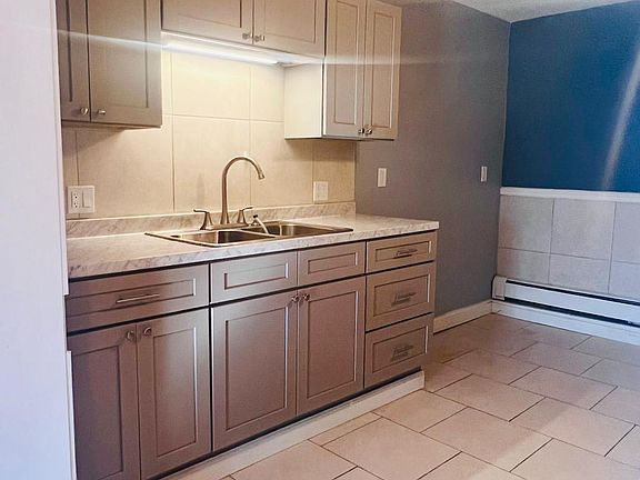 3rd image of 104 N 19th St Floor 1