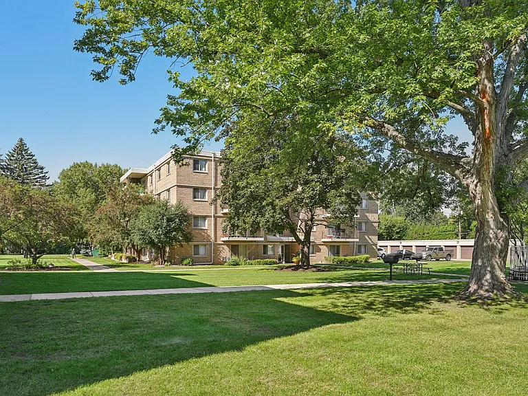 Cherry Court Apartments — Photo 25