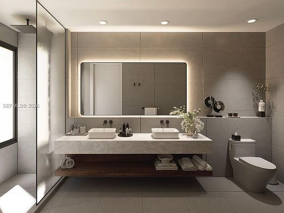 4th image of 984 SW 10th St #B