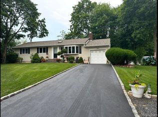 19 Hallock Court, Miller Place, NY 11764