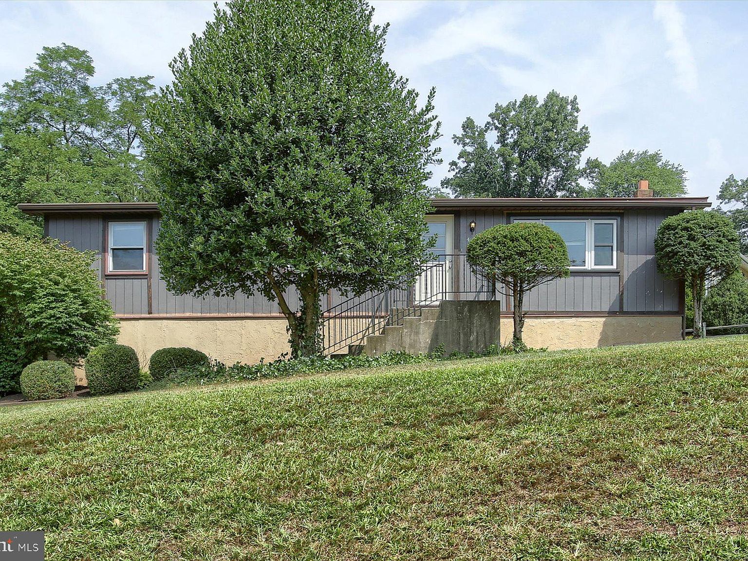 431 Locust Rd, New Cumberland, PA 17070 | Zillow