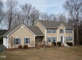 10 Watch Hill Rd, Sandy Hook, CT 06482