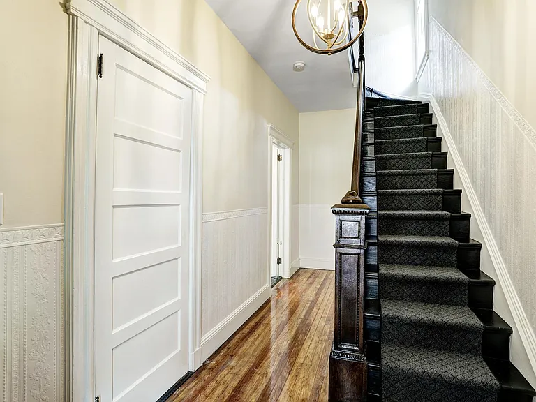 253 Born St #1 — Photo 9