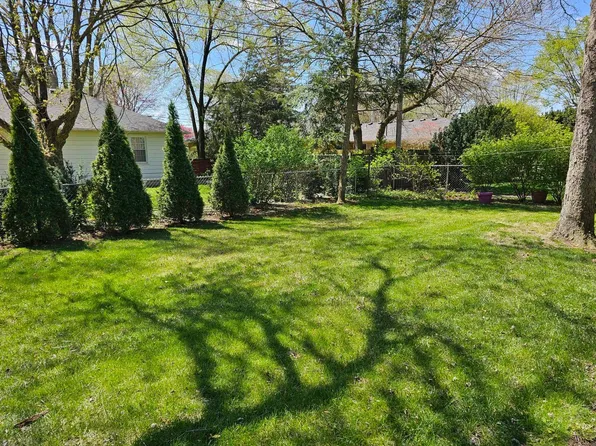 925 Sunset Dr, Bowling Green, OH 43402