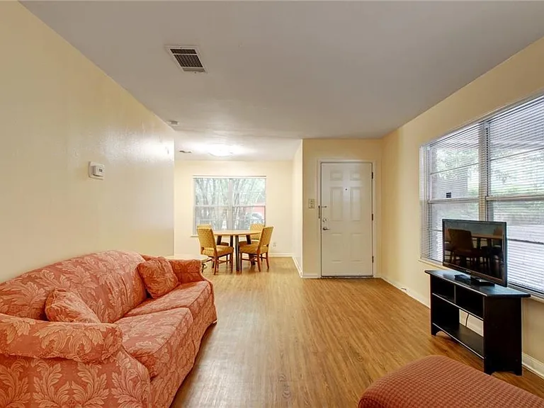 607 Bellevue Pl #B — Photo 6