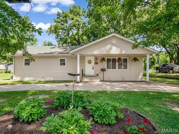 925 W Green St, Mascoutah, IL 62258