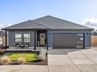 80 Woodlands Dr, Eagle Point, OR 97524