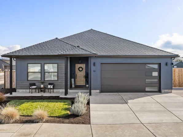 80 Woodlands Dr, Eagle Point, OR 97524