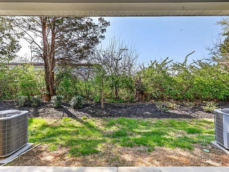 140 Cecil Rd — Photo 11