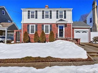 42 Mountain Ave, Riverside, RI 02915