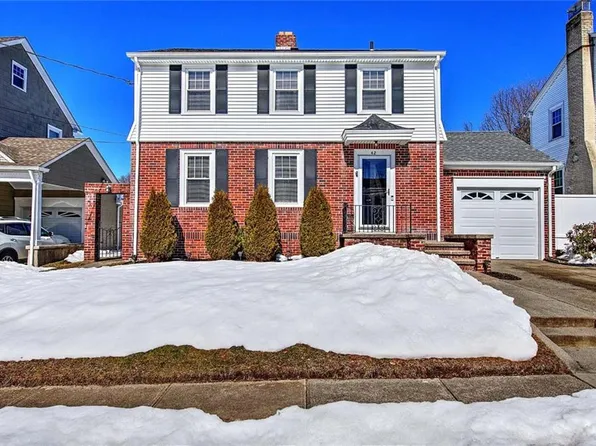 42 Mountain Ave, Riverside, RI 02915