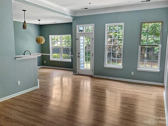 3rd image of 3646 Sipes Ln