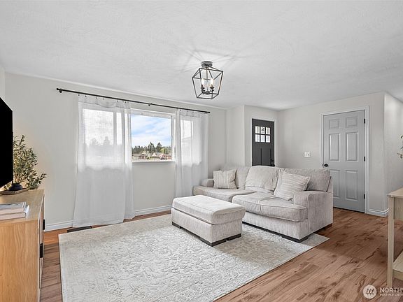 3rd image of 304 Rochester Street E