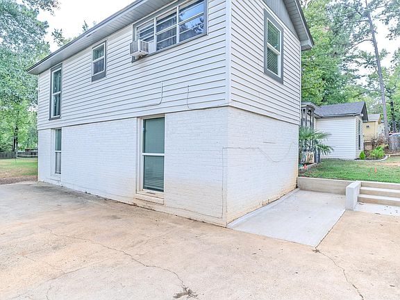 3rd image of 904 Georgetown St