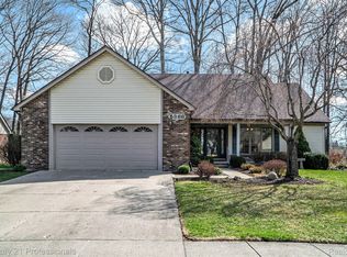 5366 Crowfoot Dr, Troy, MI 48085