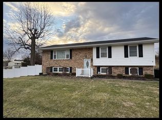 1205 Englewood Dr, Macon, MO 63552