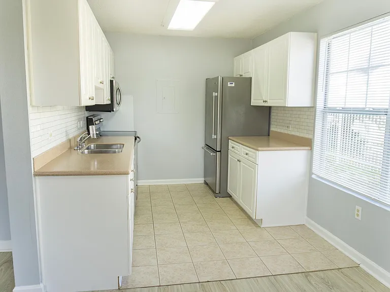 2 Old South Ct #2H — Photo 12